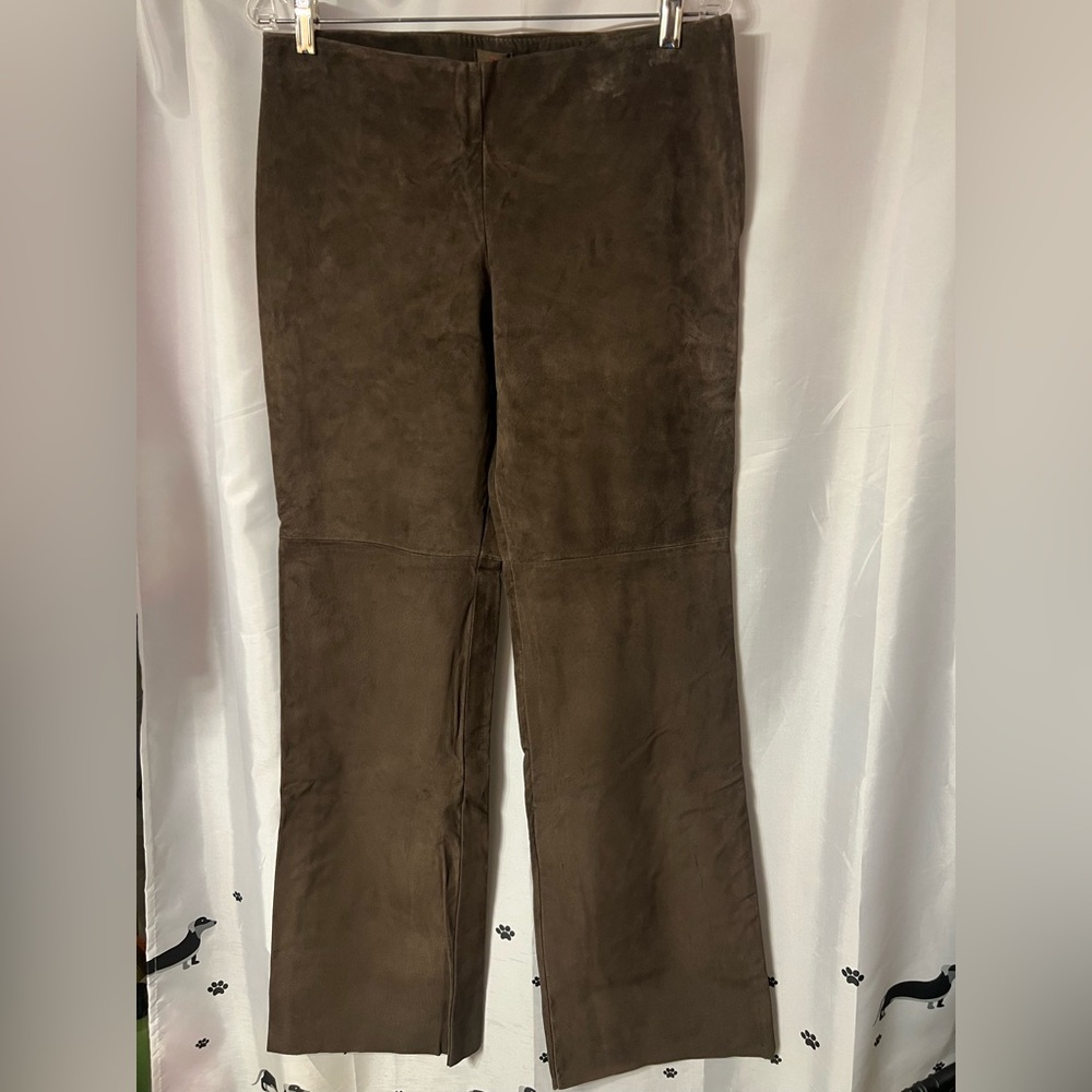 Danier dark brown suede ladies NWT pant. Side zip. Size 10